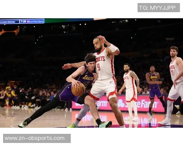 外线双星闪耀狄龙三分全中阿伦稳健发挥助力球队上半场表现 外线双星闪耀狄龙三分全中阿伦稳健发挥助力球队上半场表现