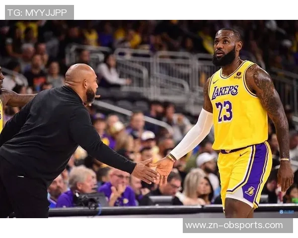 湖人期待詹姆斯在对阵马刺的比赛中强势复出缓解坐骨神经痛困扰